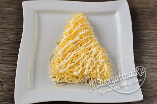
			Салат &laquo;Елочка&raquo; с киви &ndash; нарядный и очень вкусный		