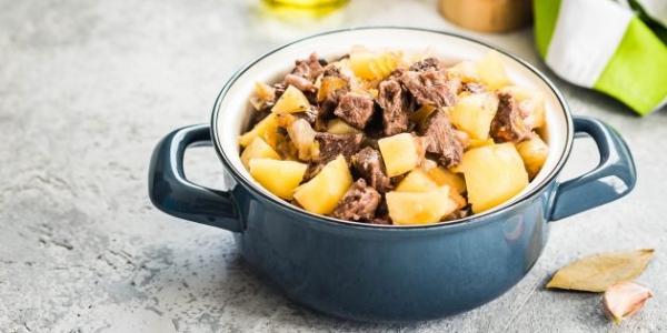 
            Как приготовить сочное мясо в духовке: 10 лучших рецептов        
