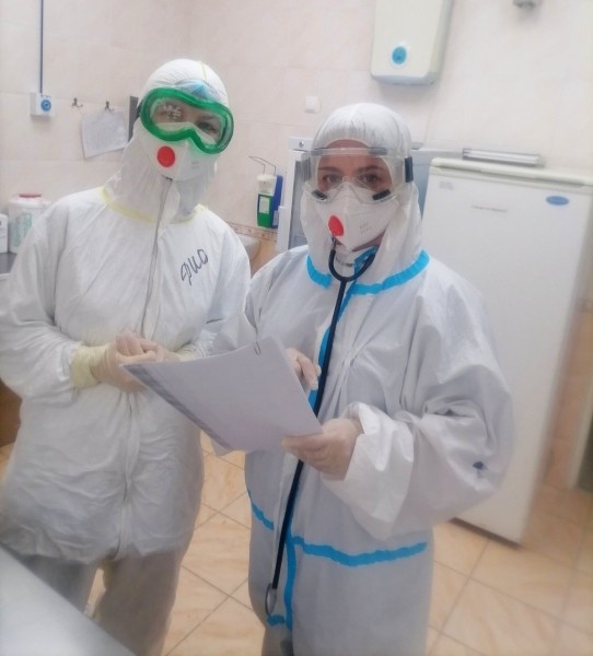 Детские врачи-инфекционисты Алена Курганская и Людмила Резник спасают взрослых пациентов Детские врачи-инфекционисты Алена Курганская и Людмила Резник спасают взрослых пациентов
