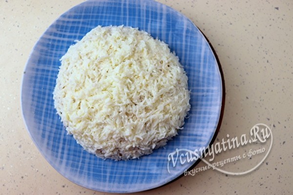 
			Красивый салат с курицей &laquo;Бусы на снегу&raquo; к новогоднему столу		