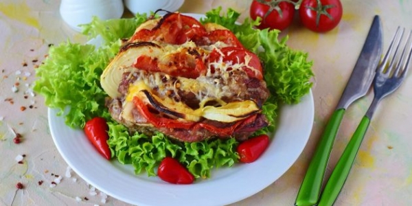
            Как приготовить сочное мясо в духовке: 10 лучших рецептов        