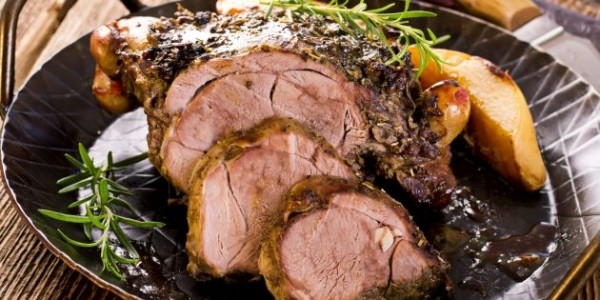 
            Как приготовить сочное мясо в духовке: 10 лучших рецептов        