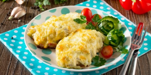 
            Как приготовить сочное мясо в духовке: 10 лучших рецептов        