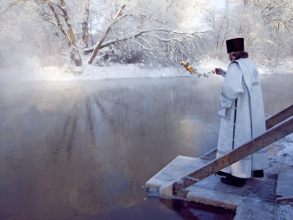 Сколько дней вода после Крещения остаётся святой