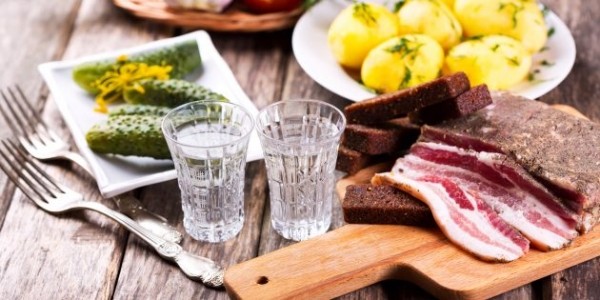 
            Чем закусывать алкоголь: комбинации, проверенные временем        